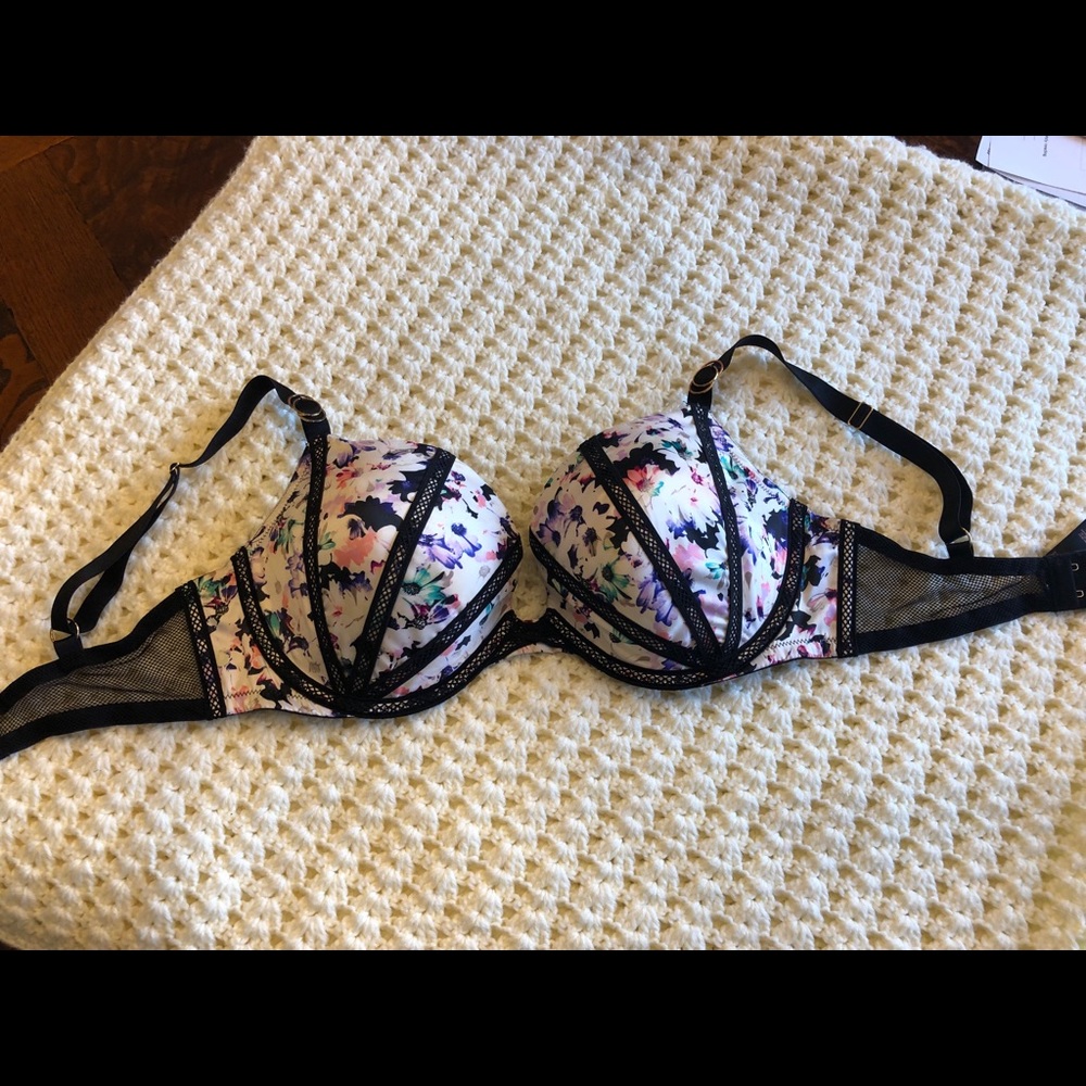 Victoria’s Secret Very Sexy Pushup Bra